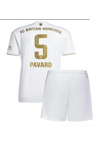 Bayern Munich Benjamin Pavard #5 Babytruitje Uit tenue Kind 2022-23 Korte Mouw (+ Korte broeken)